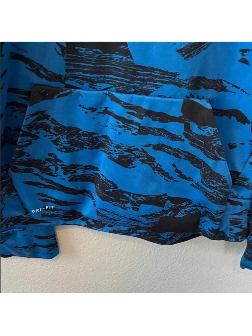 Nike Boys Dri Fit Camo Blue and Black Hoodie Kangaroo Pockets Hooded Large
